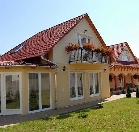 Maison d'hôtes Harmonia Panzio 3*